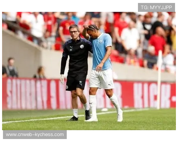 朗斯阵容深度面临考验，后防线三名后卫因伤缺阵